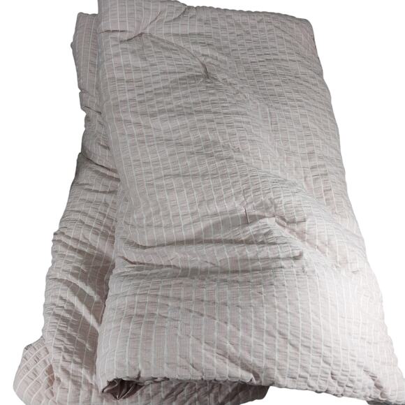 BRITANNICA HOME FASHIONS! SOFT PINK & WHITE PUCKERED STRIPE COMFORTER! SZ TWIN - Picture 5 of 9